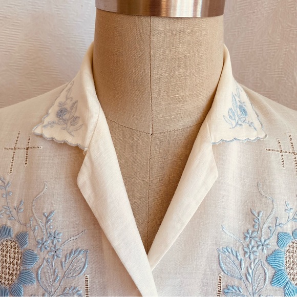 Vintage XS/S ivory/blue hand embroidered short sleeve linen blouse. Rare - Picture 5 of 9